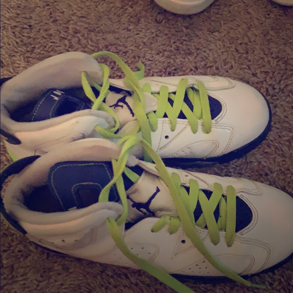 Selling jordan 6s